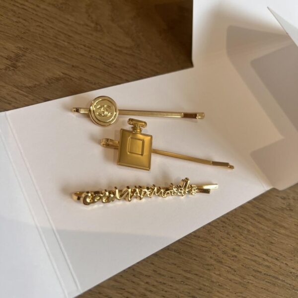 (Confezione da 3) Set di forcine Chanel Coco Beauty Counter in edizione limitata (stili assortiti) (S4NTH)