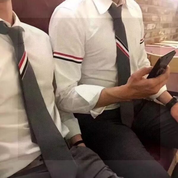 repliche,replica,perfette,siti di,affidabili,migliori siti,dove comprare,1:1,scarpe da ginnastica Cravatta da uomo in lana vergine Thom Browne (ZOTO7)