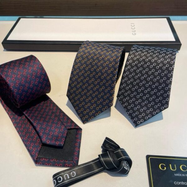 Cravatta Gucci da uomo nuova (6VDUW)