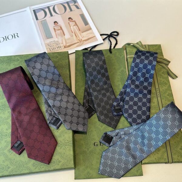 Gucci Nuova [Cravatta con stampa logo GG] Cravatta da uomo (176UK)