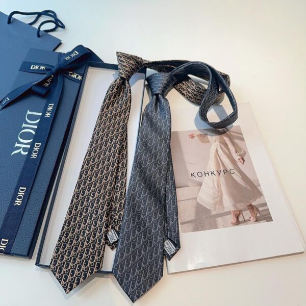 Nuova cravatta monogramma Dior (52PAC)