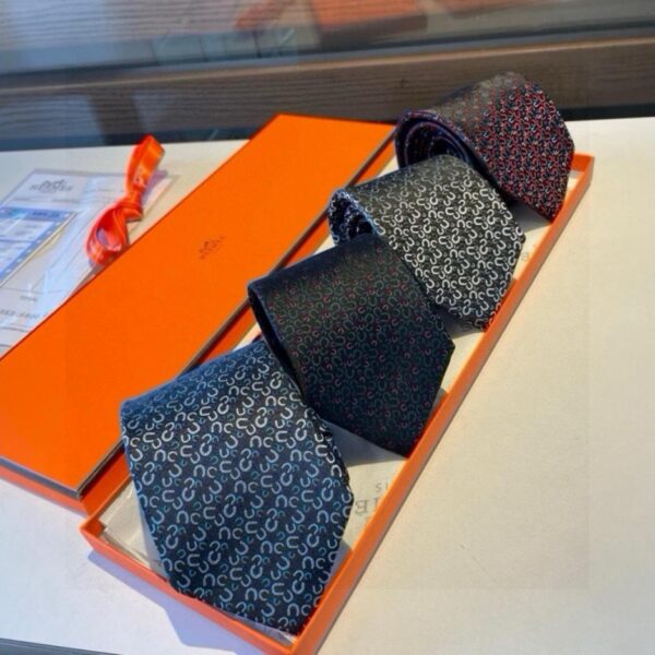 repliche,replica,perfette,siti di,affidabili,migliori siti,dove comprare,1:1,scarpe da ginnastica Nuova collezione di cravatte da uomo Hermès in 100% seta twill di prima qualità, personalizzazione fatta a mano (NPWYQ)