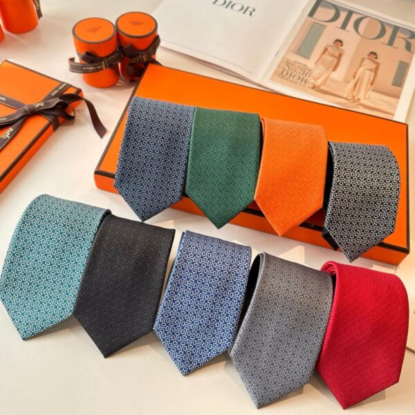 Nuova collezione di cravatte da uomo Hermès in 100% twill di seta pregiata, fatte a mano e personalizzate (RPQCT)