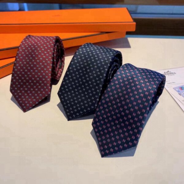 repliche,replica,perfette,siti di,affidabili,migliori siti,dove comprare,1:1,scarpe da ginnastica Cravatta da uomo Hermès con lettera H, nuova serie, 100% seta twill di prima qualità, fatta a mano e personalizzata (9SUK5)
