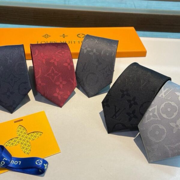 repliche,replica,perfette,siti di,affidabili,migliori siti,dove comprare,1:1,scarpe da ginnastica Cravatta da uomo LV Silk Diamonds V-Tie (J3WJ3)