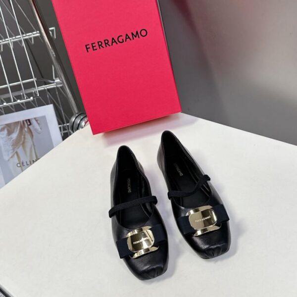 repliche,replica,perfette,siti di,affidabili,migliori siti,dove comprare,1:1,scarpe da ginnastica FERRAGAMO New Vara Plate da donna (3W61D)