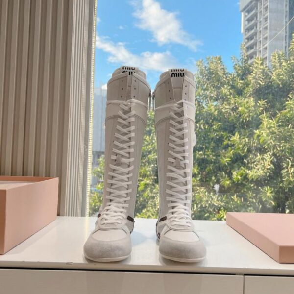 repliche,replica,perfette,siti di,affidabili,migliori siti,dove comprare,1:1,scarpe da ginnastica G261 Fashion Week Miu Miu Collezione Primavera/Estate Sfilata Questo paio di stivali sportivi da allenamento casual tedeschi da cavaliere (UO9EN)