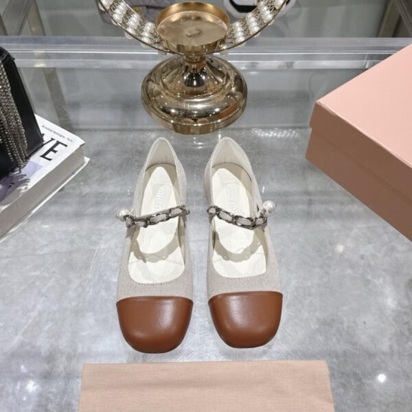repliche,replica,perfette,siti di,affidabili,migliori siti,dove comprare,1:1,scarpe da ginnastica [Versione principale] MIUMIU sfilata di inizio primavera con nuovi abbinamenti di colori per le scarpe da ballo Mary Jane in stile britannico (sviluppo ZP (M0RAF)