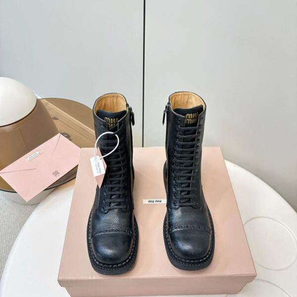 repliche,replica,perfette,siti di,affidabili,migliori siti,dove comprare,1:1,scarpe da ginnastica Versione top degli stivali da motociclista retrò da passerella autunno e inverno MIUMIU (Y1ROE)