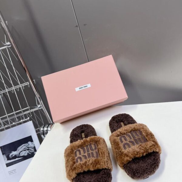 repliche,replica,perfette,siti di,affidabili,migliori siti,dove comprare,1:1,scarpe da ginnastica MiuMiu, nuove pantofole con suola spessa in pelliccia per l’autunno e l’inverno (ILM1K)