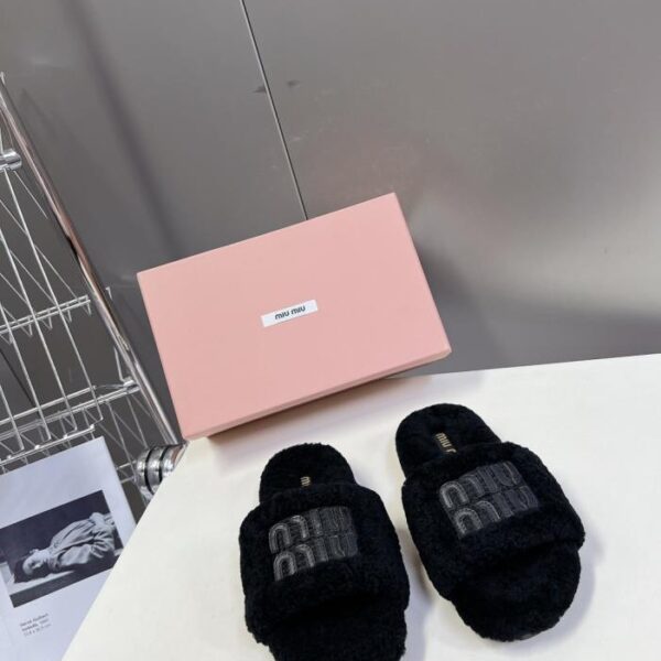 repliche,replica,perfette,siti di,affidabili,migliori siti,dove comprare,1:1,scarpe da ginnastica MiuMiu, nuove pantofole in pelliccia con suola spessa per l’autunno e l’inverno (T59FU)