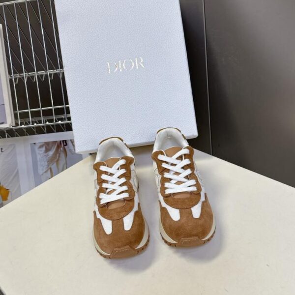 repliche,replica,perfette,siti di,affidabili,migliori siti,dove comprare,1:1,scarpe da ginnastica Le ultime scarpe casual Forrest Gump di Dior presentate in passerella (WMN4I)