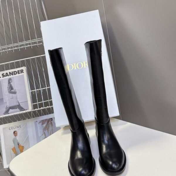 repliche,replica,perfette,siti di,affidabili,migliori siti,dove comprare,1:1,scarpe da ginnastica L’ultimo modello di stivali dritti della passerella autunnale e invernale di Dior (AQ12Z)