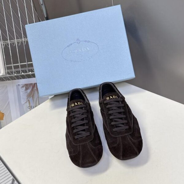 Le ultime scarpe retrò da coppia di PRADA (0GVUH)