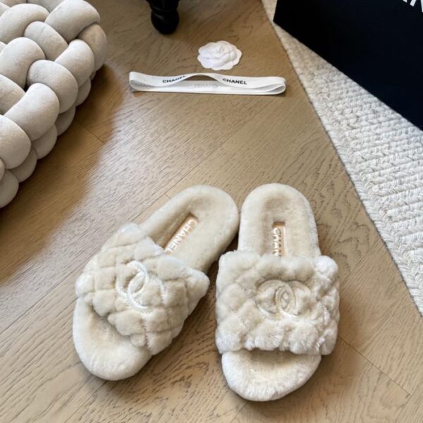 repliche,replica,perfette,siti di,affidabili,migliori siti,dove comprare,1:1,scarpe da ginnastica Nuove pantofole in lana d’agnello Chanel (GSD5P)