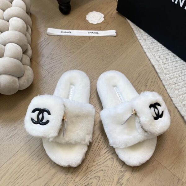 repliche,replica,perfette,siti di,affidabili,migliori siti,dove comprare,1:1,scarpe da ginnastica Nuove pantofole di lana con fibbia per borsa da scuola Chanel (78MAA)