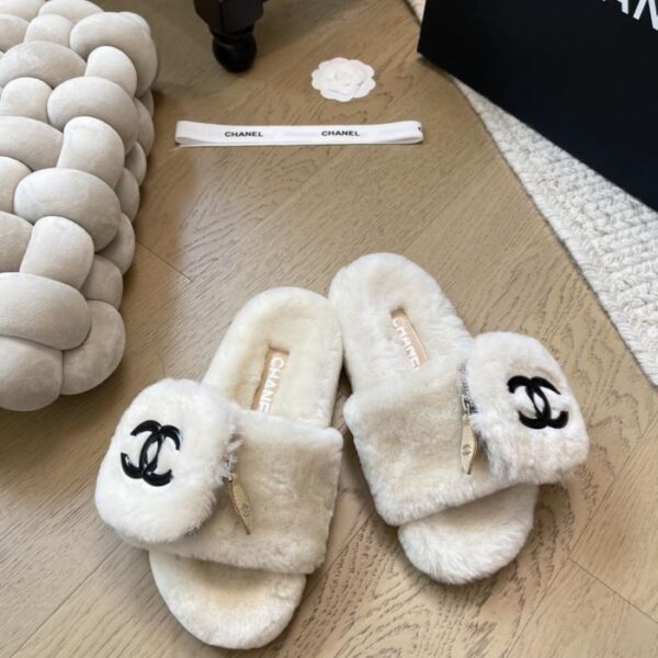 repliche,replica,perfette,siti di,affidabili,migliori siti,dove comprare,1:1,scarpe da ginnastica Nuove pantofole in lana con fibbia a zaino Chanel (DWM1T)