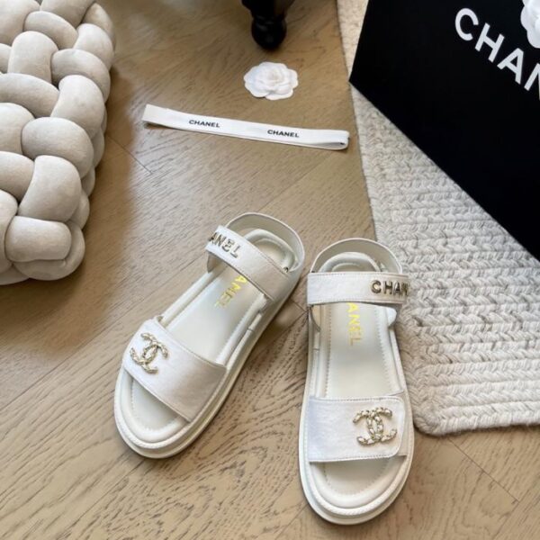 repliche,replica,perfette,siti di,affidabili,migliori siti,dove comprare,1:1,scarpe da ginnastica Chanel 25 nuovi sandali in velcro versione top (GJW20)