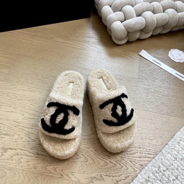 repliche,replica,perfette,siti di,affidabili,migliori siti,dove comprare,1:1,scarpe da ginnastica Chanel 25K autunno e inverno nuove pantofole in lana con suola spessa versione top (N6LWX)