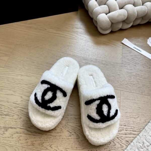 repliche,replica,perfette,siti di,affidabili,migliori siti,dove comprare,1:1,scarpe da ginnastica Chanel 25K autunno e inverno nuove pantofole in lana con suola spessa versione top (RK2XX)