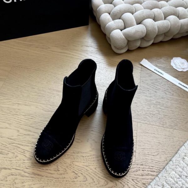 repliche,replica,perfette,siti di,affidabili,migliori siti,dove comprare,1:1,scarpe da ginnastica Chanel 25K autunno e inverno nuovi stivaletti Martin versione top (XBAG5)
