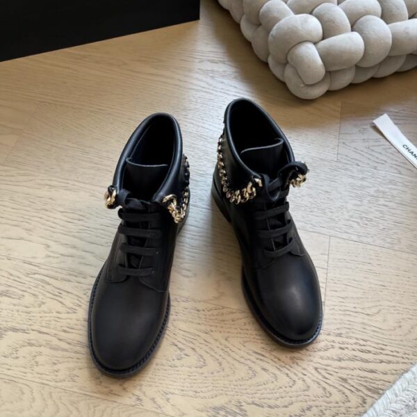 repliche,replica,perfette,siti di,affidabili,migliori siti,dove comprare,1:1,scarpe da ginnastica Chanel 25k autunno e inverno nuovi stivaletti in camoscio con catena versione top (5SXBR)