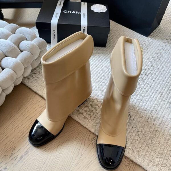 repliche,replica,perfette,siti di,affidabili,migliori siti,dove comprare,1:1,scarpe da ginnastica Stivaletti con bottoni Chanel 24B versione top (3AIHK)