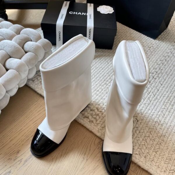 repliche,replica,perfette,siti di,affidabili,migliori siti,dove comprare,1:1,scarpe da ginnastica Stivaletti con bottoni Chanel 24B versione top (4AC59)