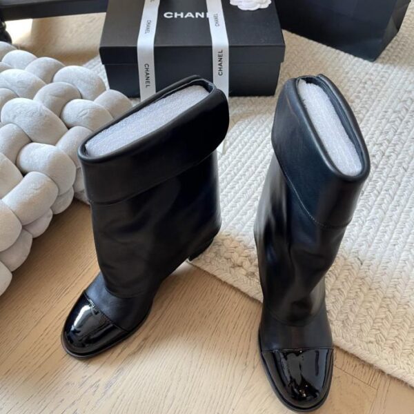 repliche,replica,perfette,siti di,affidabili,migliori siti,dove comprare,1:1,scarpe da ginnastica Stivaletti con bottoni Chanel 24B versione top (UPTR5)