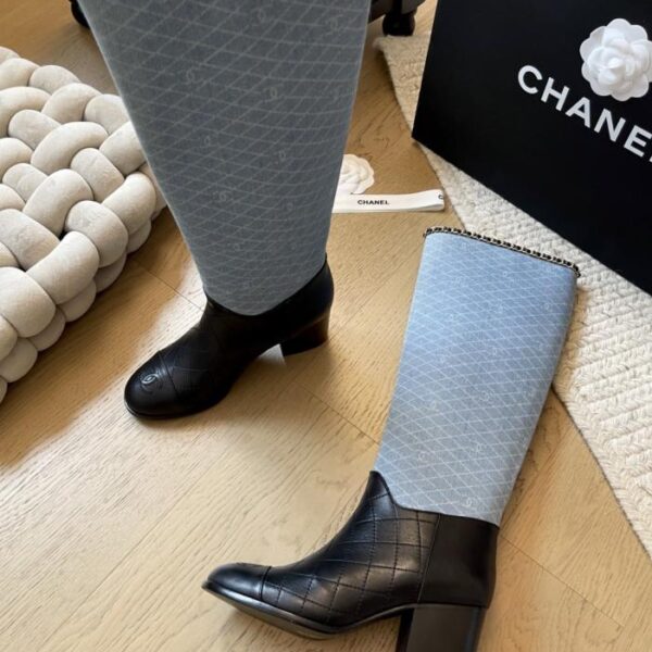 repliche,replica,perfette,siti di,affidabili,migliori siti,dove comprare,1:1,scarpe da ginnastica Chanel 25A nuova serie di stivali con tacco spesso e catena, versione top (89V9K)