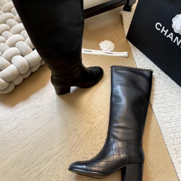 repliche,replica,perfette,siti di,affidabili,migliori siti,dove comprare,1:1,scarpe da ginnastica Chanel 25A nuova serie di stivali con tacco spesso e catena, versione top (WH3H3)