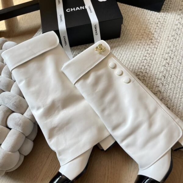repliche,replica,perfette,siti di,affidabili,migliori siti,dove comprare,1:1,scarpe da ginnastica Stivaletti con bottoni Chanel 24B versione top (MRU7A)