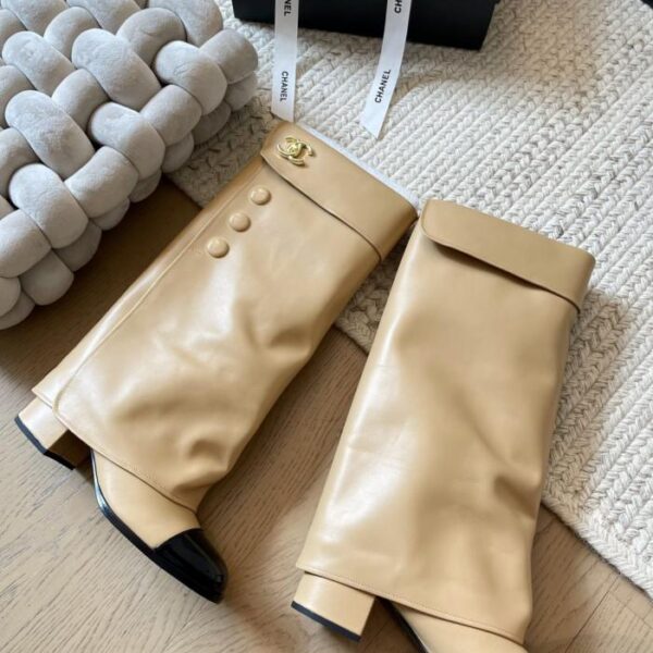 repliche,replica,perfette,siti di,affidabili,migliori siti,dove comprare,1:1,scarpe da ginnastica Stivaletti con bottoni Chanel 24B versione top (S34KI)