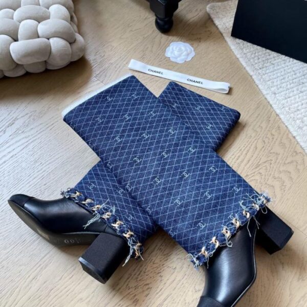 repliche,replica,perfette,siti di,affidabili,migliori siti,dove comprare,1:1,scarpe da ginnastica Chanel 25A nuova serie di stivali a catena versione top (O7T33)