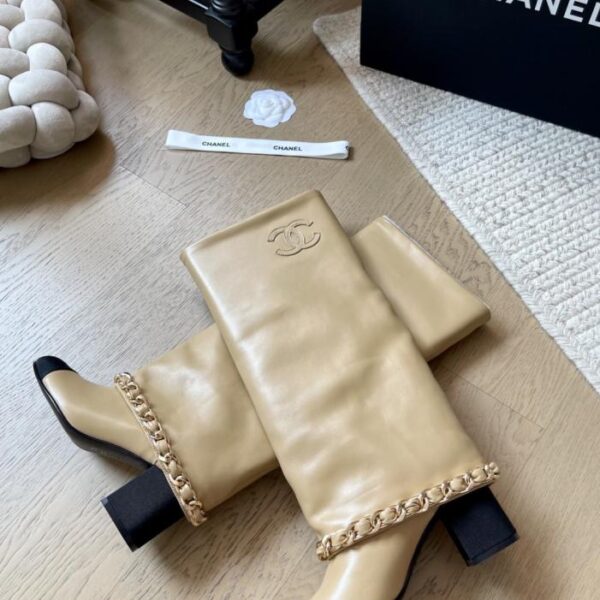 repliche,replica,perfette,siti di,affidabili,migliori siti,dove comprare,1:1,scarpe da ginnastica Chanel 25A nuova serie di stivali a catena versione top (IYT9I)