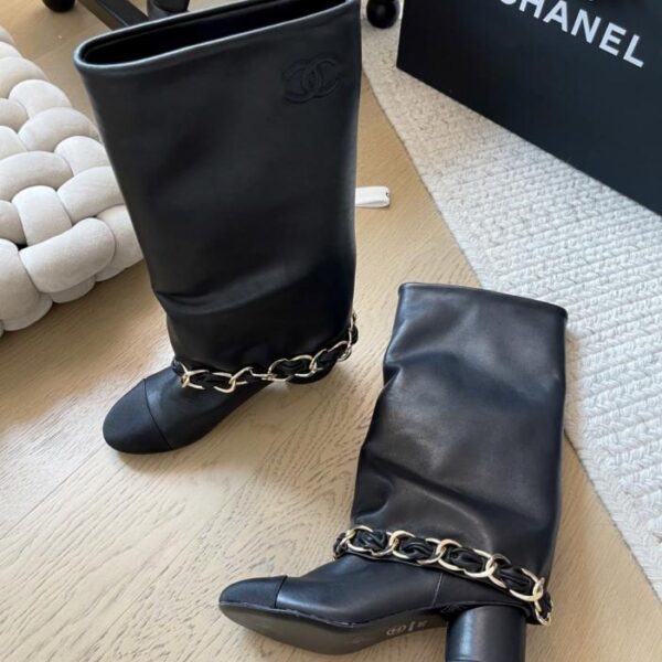repliche,replica,perfette,siti di,affidabili,migliori siti,dove comprare,1:1,scarpe da ginnastica Chanel 25A nuova serie di stivali a catena versione top (ZAQVQ)