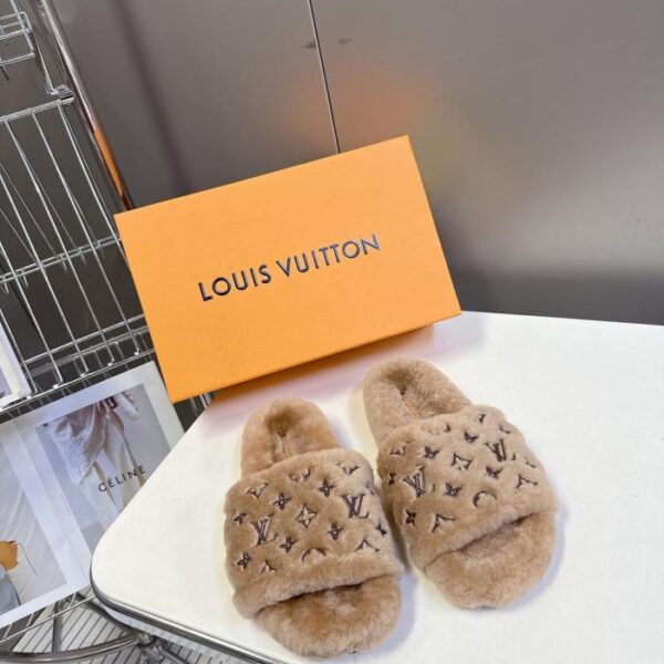 repliche,replica,perfette,siti di,affidabili,migliori siti,dove comprare,1:1,scarpe da ginnastica Le ultime pantofole di pelliccia autunnali e invernali di Louis Vuitton (CTBZA)