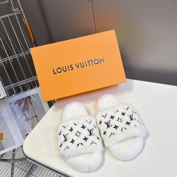 repliche,replica,perfette,siti di,affidabili,migliori siti,dove comprare,1:1,scarpe da ginnastica Le ultime pantofole di pelliccia autunnali e invernali di Louis Vuitton (SBKHK)