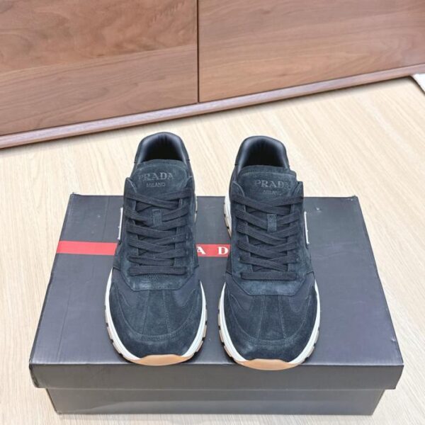 Sneakers casual da uomo Prada Re-Nylon con logo triangolare (QNQ9U)
