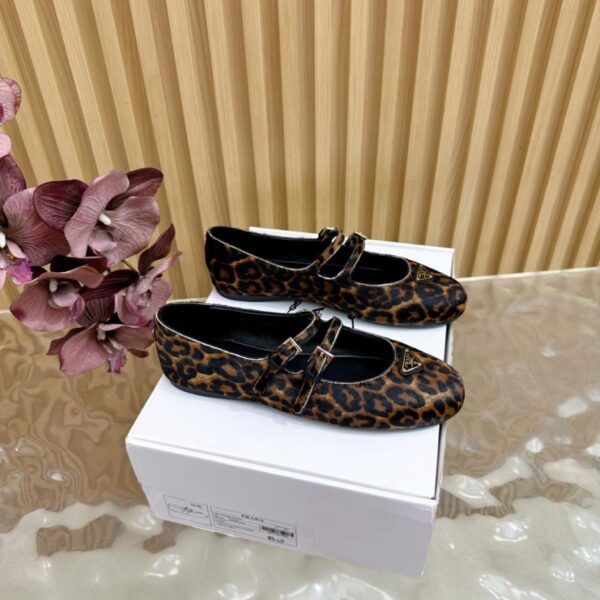 Nuove scarpe Prada Classic Triangle Logo Primavera/Estate (HVFW5)