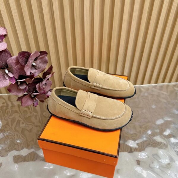 Nuove Birkenstock classiche Hermès (XPRIU)