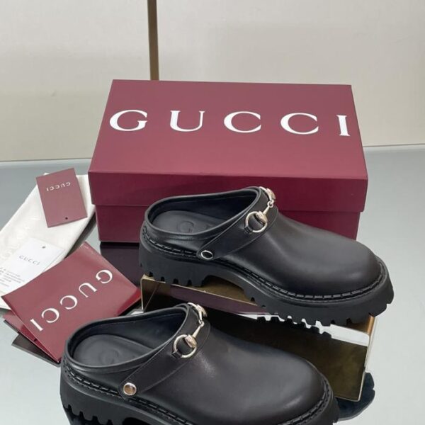 Mocassini con morsetto da donna GUCCI per l'inizio dell'autunno, nuovi mocassini scanalati (J3WLU)