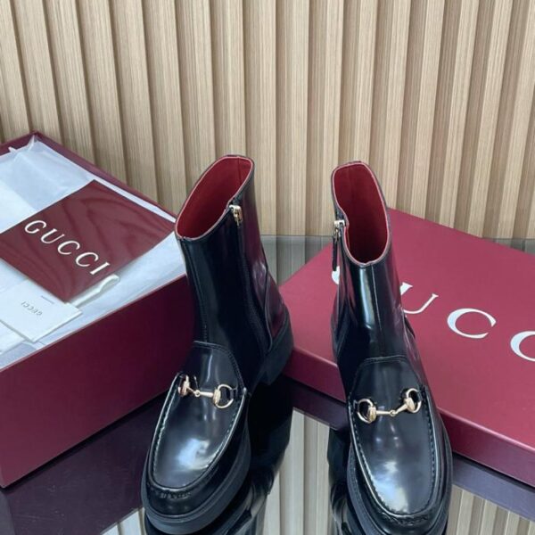 Gli ultimi stivaletti Chelsea con suola spessa e morsetto a forma di ape, con suola scanalata, di GUCCI per l'autunno e l'inverno (IYHPQ)