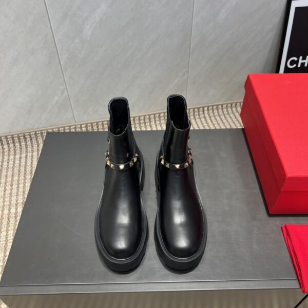 repliche,replica,perfette,siti di,affidabili,migliori siti,dove comprare,1:1,scarpe da ginnastica Versione top Valentino, stivaletti con punta tonda e rivetti spessi, modello inizio autunno, serie Rockstu boots (349CO)