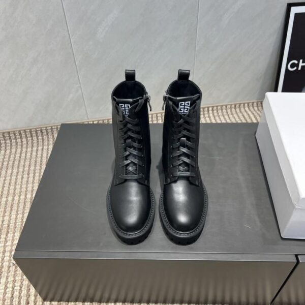 repliche,replica,perfette,siti di,affidabili,migliori siti,dove comprare,1:1,scarpe da ginnastica Versione top GIVENCHY, stivaletti alla caviglia con punta tonda e suola spessa, nuovi per l’inizio dell’autunno (M68YX)
