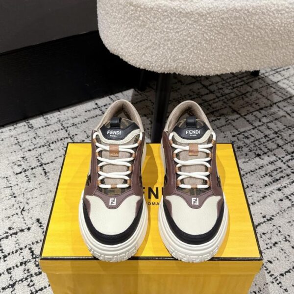 repliche,replica,perfette,siti di,affidabili,migliori siti,dove comprare,1:1,scarpe da ginnastica L’ultima serie Force di FENDI, di alta gamma, con mesh FF in pelle di vitello, punta tonda, suola spessa, sneakers sportive basse (H5KOY)