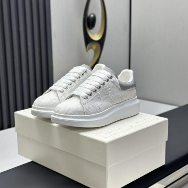 repliche,replica,perfette,siti di,affidabili,migliori siti,dove comprare,1:1,scarpe da ginnastica Versione top delle nuove scarpe bianche classiche McQueen rivisitate (Y1IED)