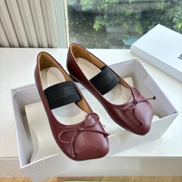 G077 Maison Margiela Ballerine Mary Jane con punta divisa, tacco spesso e testa di mela (NMJJM)