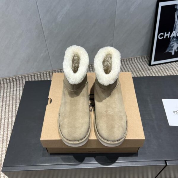 repliche,replica,perfette,siti di,affidabili,migliori siti,dove comprare,1:1,scarpe da ginnastica Versione top degli stivali da neve MIUMIU con punta tonda e suola spessa per l’inizio dell’autunno (LHH1J)