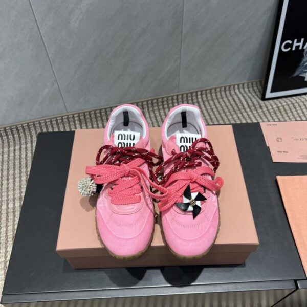 repliche,replica,perfette,siti di,affidabili,migliori siti,dove comprare,1:1,scarpe da ginnastica Versione top MIUMIU, scarpe casual con fibbia a mulino a vento abbinate ai colori più recenti, per l’inizio dell’autunno (5AAGX)